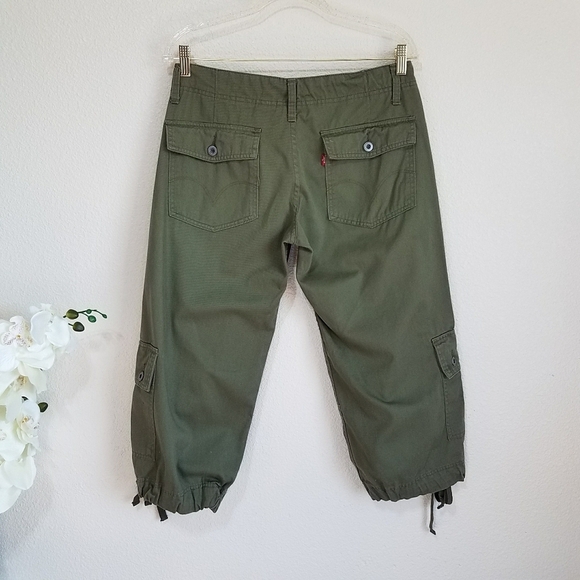 Levi's Jeans Cargo Capri Pants - Picture 2 of 8